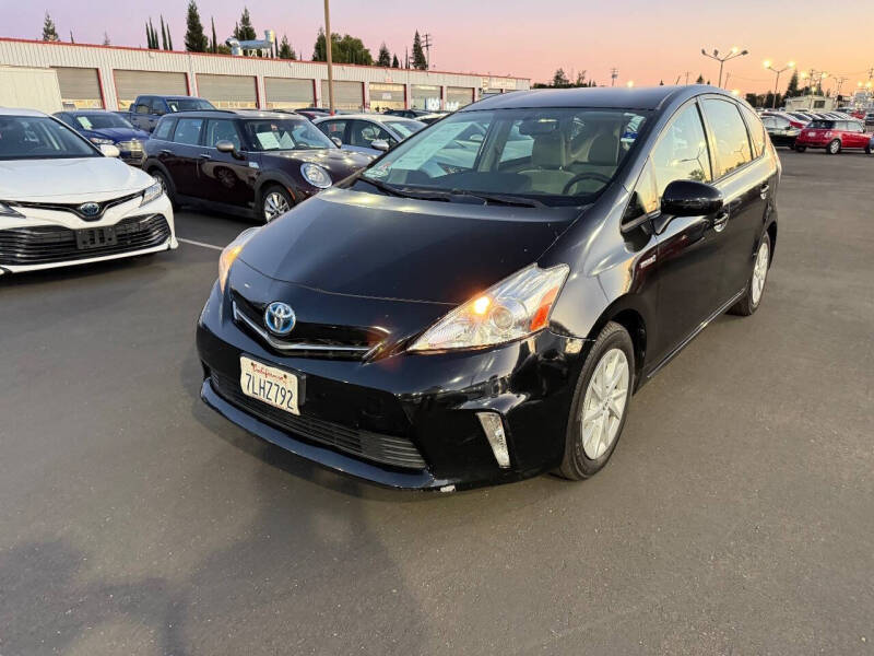 2012 Toyota Prius v Two