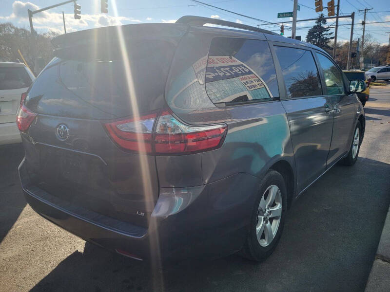 2015 Toyota Sienna LE 8-Passenger
