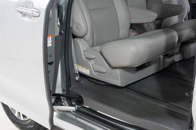 2020 Toyota Sienna XLE Premium 8-Passenger