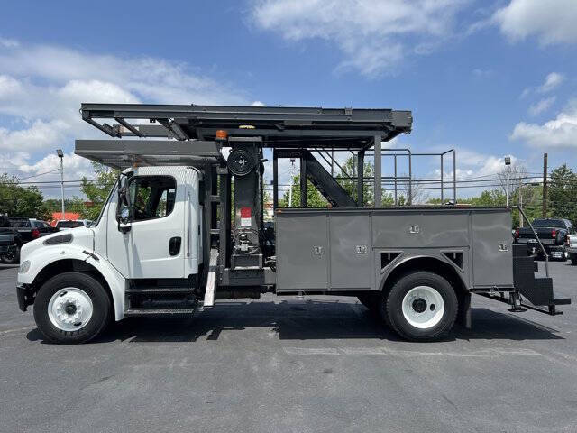 2010 Freightliner M2 106