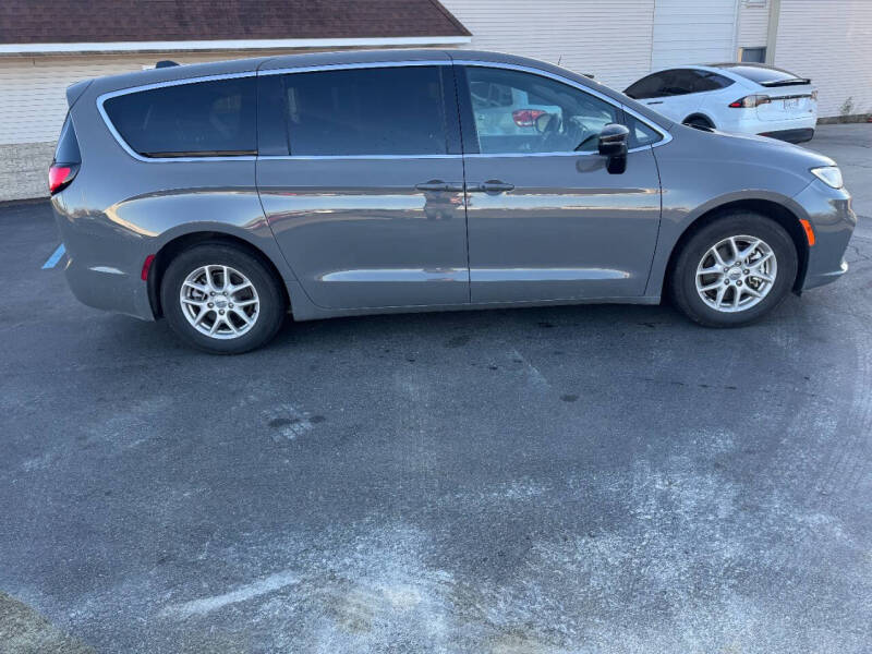 2025 Chrysler Pacifica Select