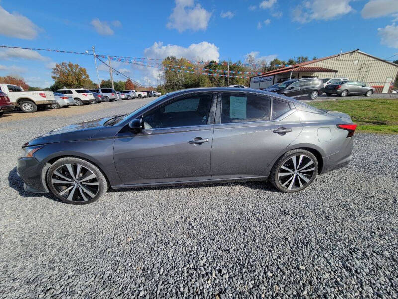 2020 Nissan Altima SR photo 2