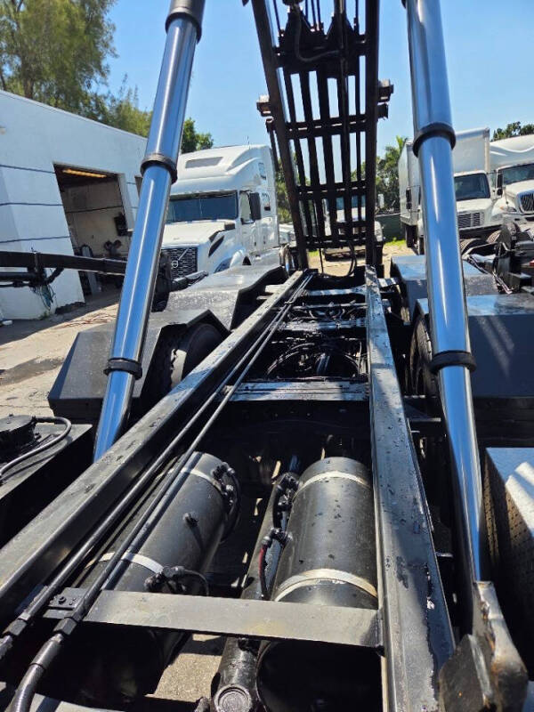 2019 Mack Granite 84FR