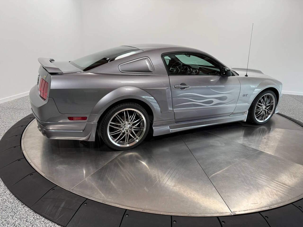 2007 Ford Mustang 19