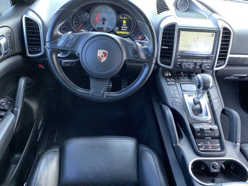 2014 Porsche Cayenne GTS