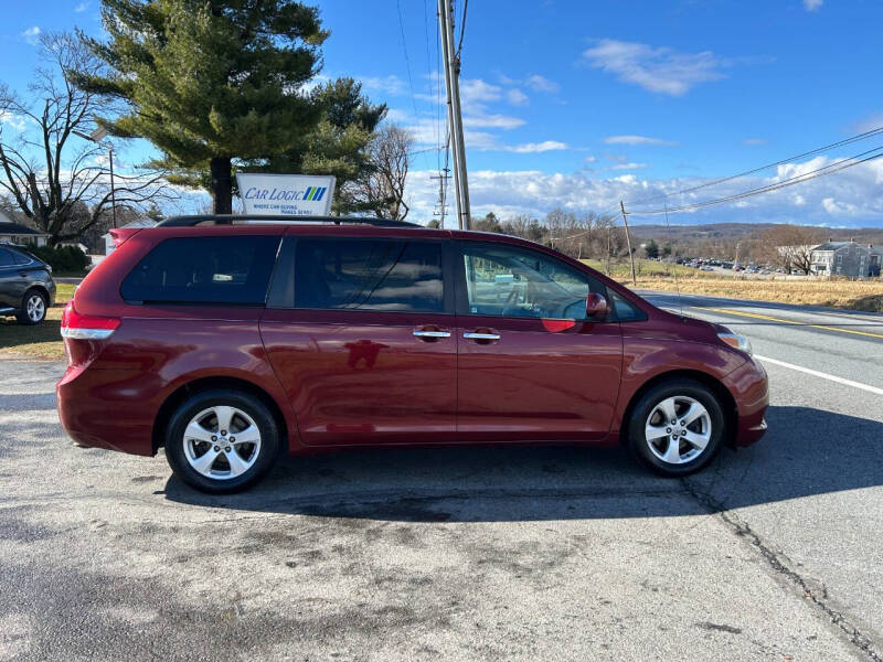 2013 Toyota Sienna LE 7-Passenger Auto Access Seat