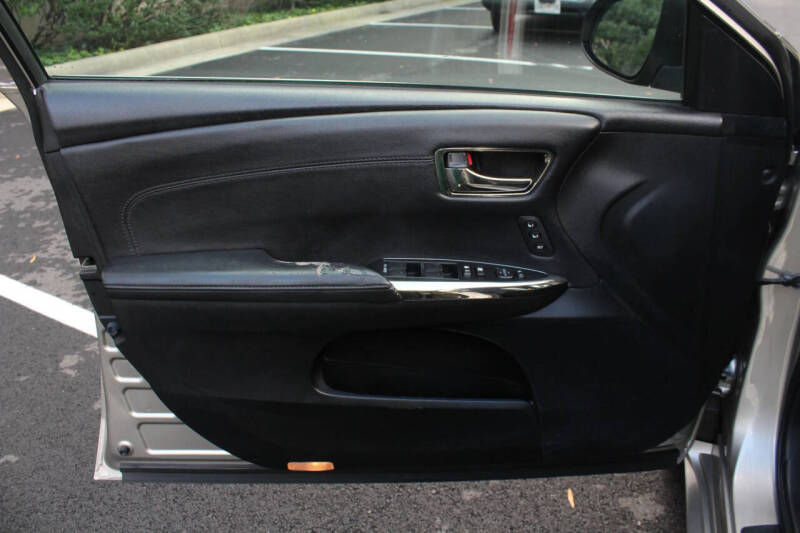 2013 Toyota Avalon Hybrid XLE Touring