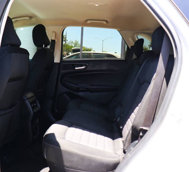 2021 Ford Edge SE