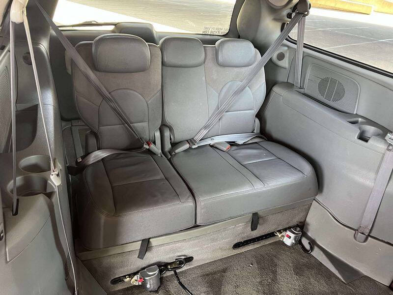 2005 Chrysler Town and Country Limited