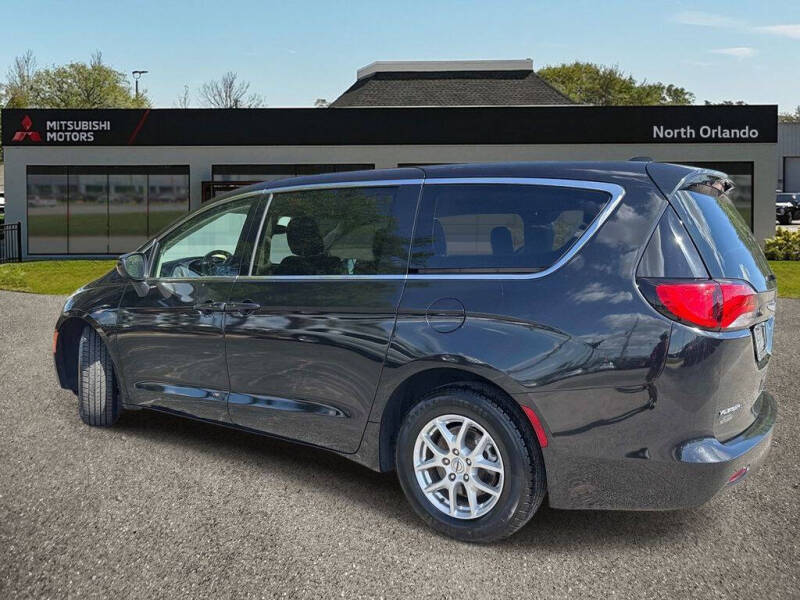 2023 Chrysler Voyager LX