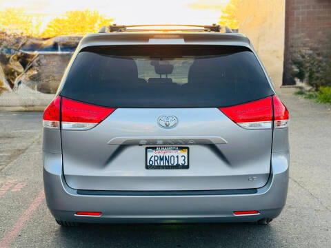 2011 Toyota Sienna LE 8-Passenger