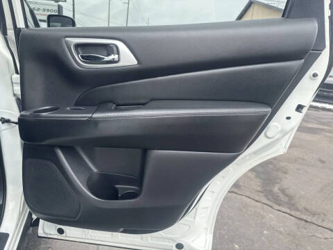 2017 Nissan Pathfinder Platinum
