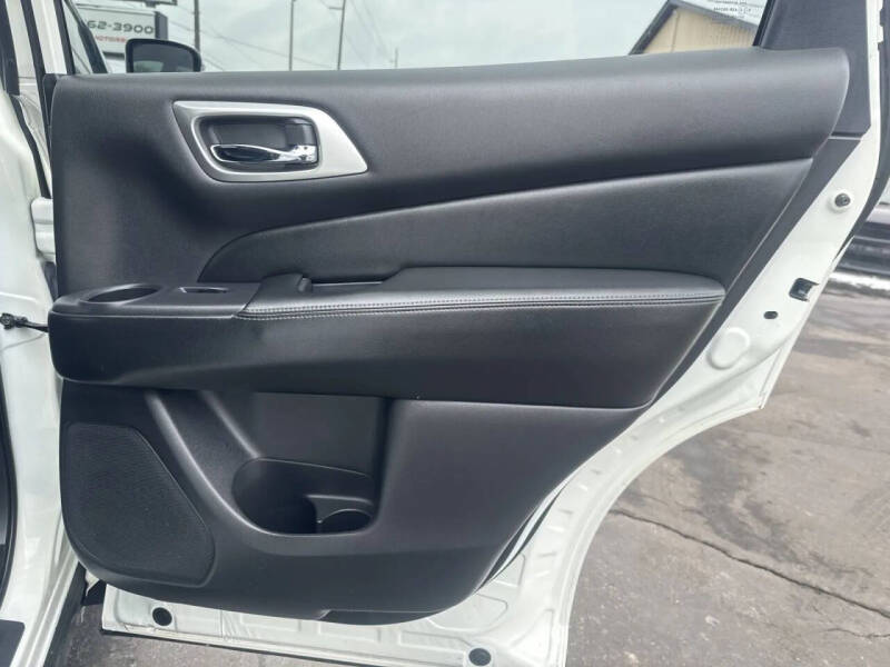 2017 Nissan Pathfinder Platinum