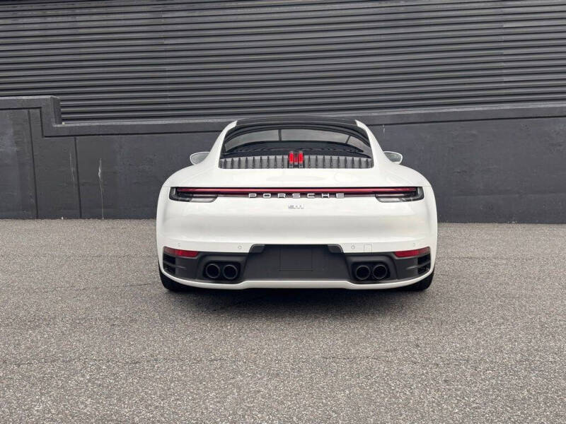 2021 Porsche 911 Carrera