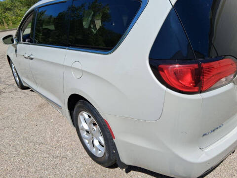 2017 Chrysler Pacifica Touring-L