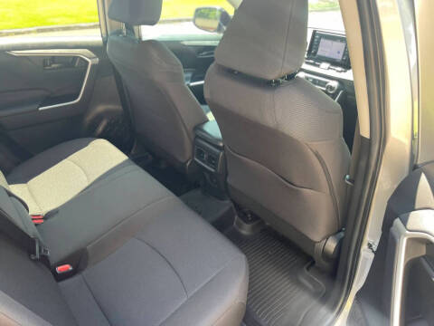 2022 Toyota RAV4 LE
