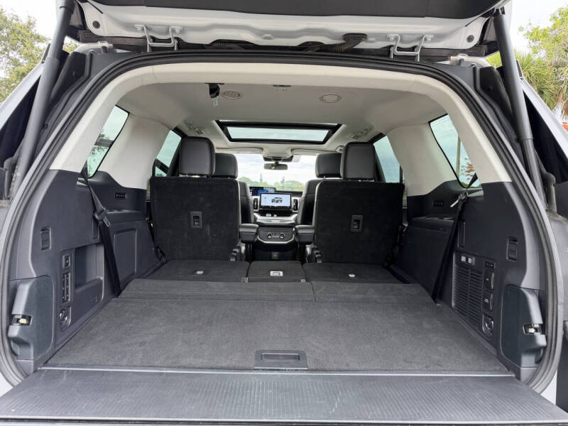 2025 Ford Expedition Platinum