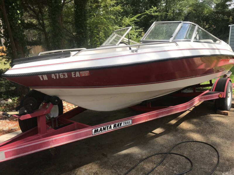 1993 MANTA RAY SKI BOAT