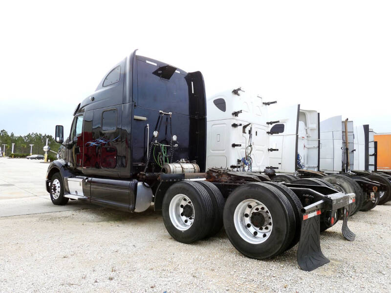 2015 Peterbilt 587