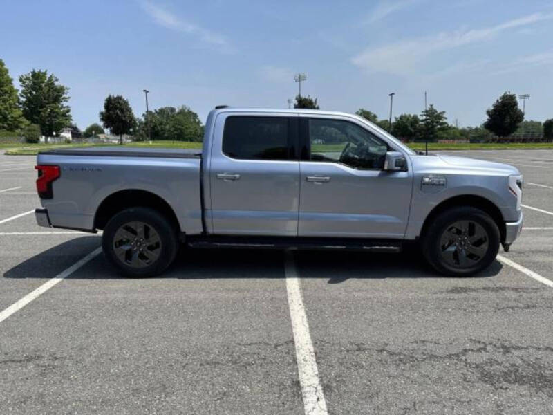 2022 Ford F-150 Lightning Lariat's photo