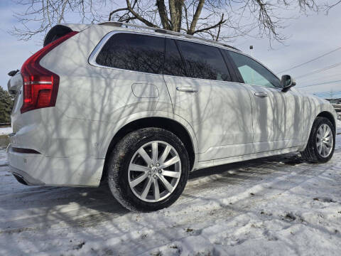 2016 Volvo XC90 T6 Momentum