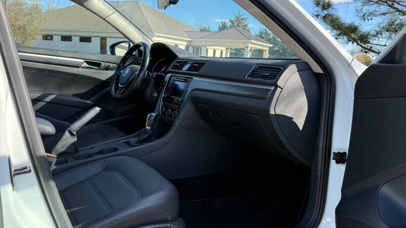 2017 Volkswagen Passat 1.8T R-Line