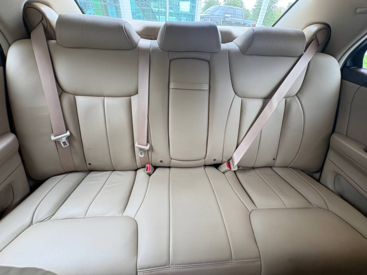 2007 Cadillac DTS 38