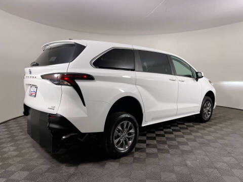 2023 Toyota Sienna LE 8-Passenger