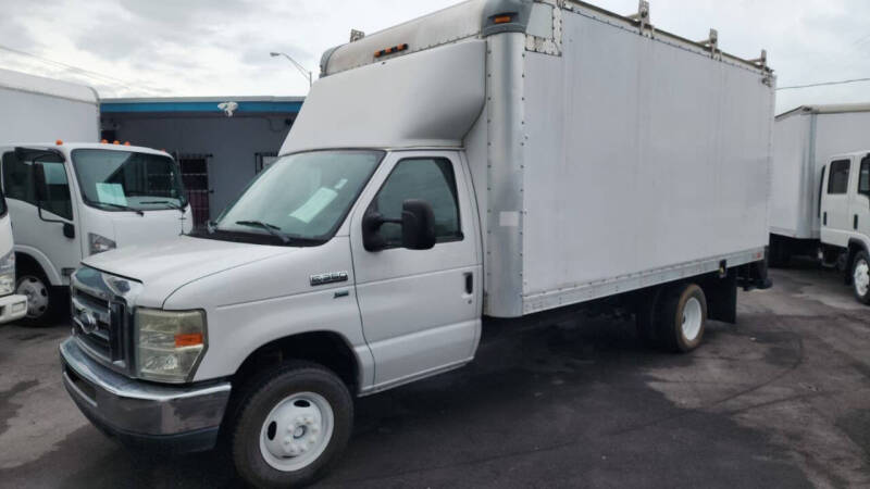 2013 Ford E-Series E-350 SD