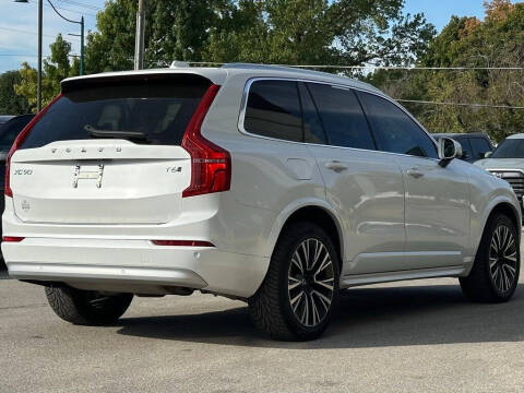 2022 Volvo XC90 T6 Momentum 7-Passenger