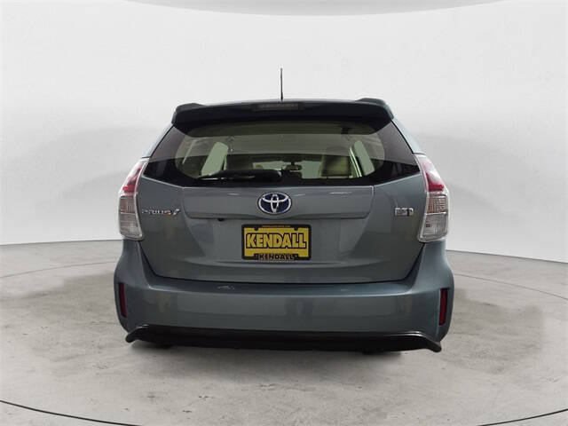 2017 Toyota Prius v Four