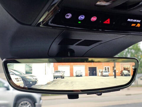 2024 Cadillac LYRIQ Luxury 3