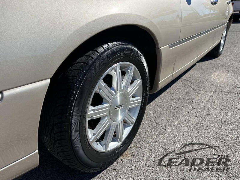 2011 Lincoln Town Car Signature Limited