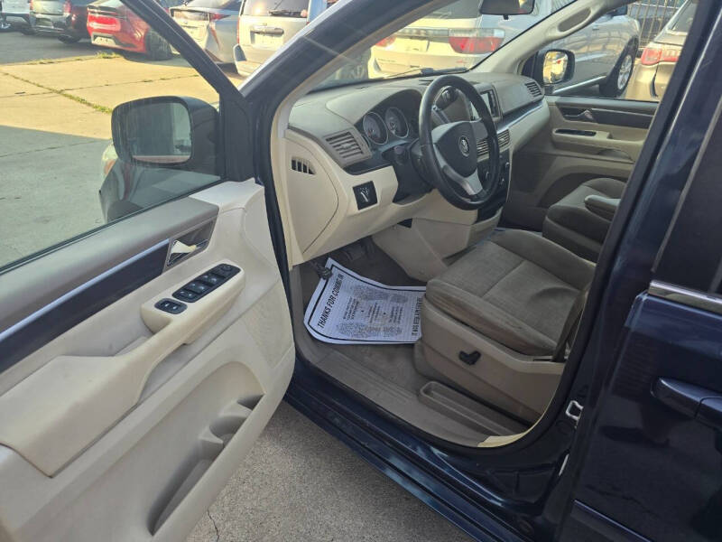 2009 Volkswagen Routan SE