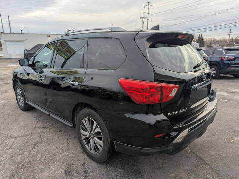 2020 Nissan Pathfinder SV