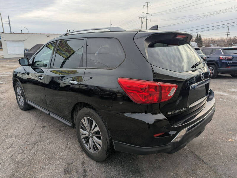 2020 Nissan Pathfinder SV