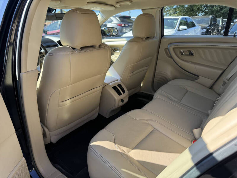 2017 Ford Taurus SEL