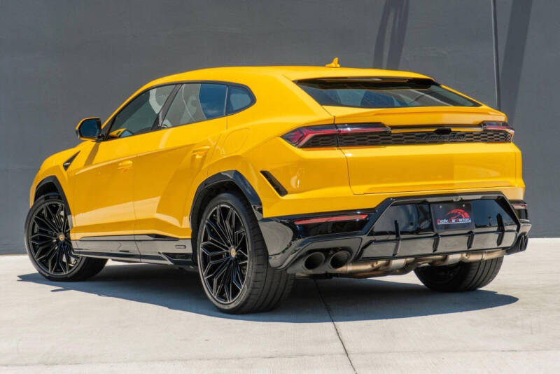 2025 Lamborghini Urus SE