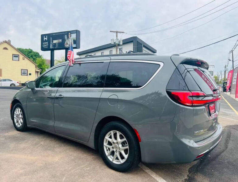 2022 Chrysler Pacifica Touring L
