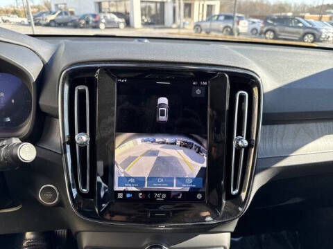 2025 Volvo XC40 B5 Core Bright Theme