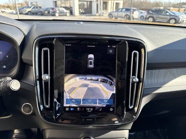 2025 Volvo XC40 B5 Core Bright Theme