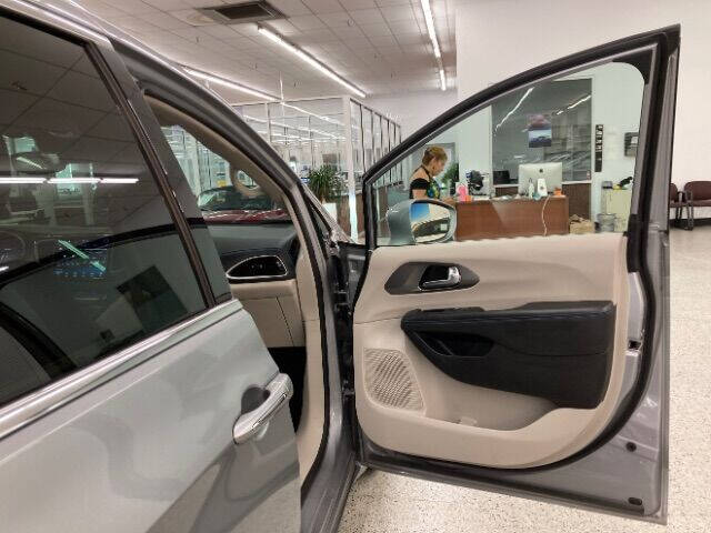 2021 Chrysler Pacifica Touring L