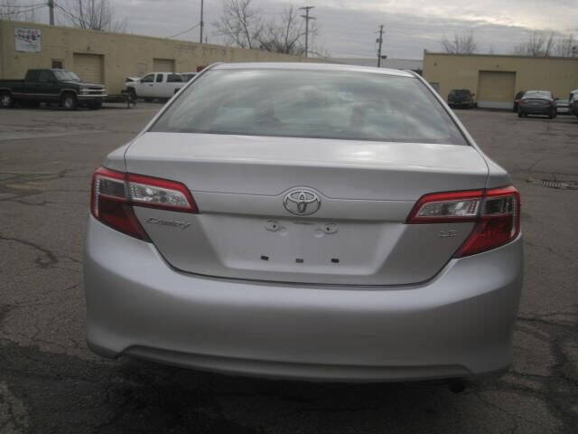 2013 Toyota Camry LE photo 4