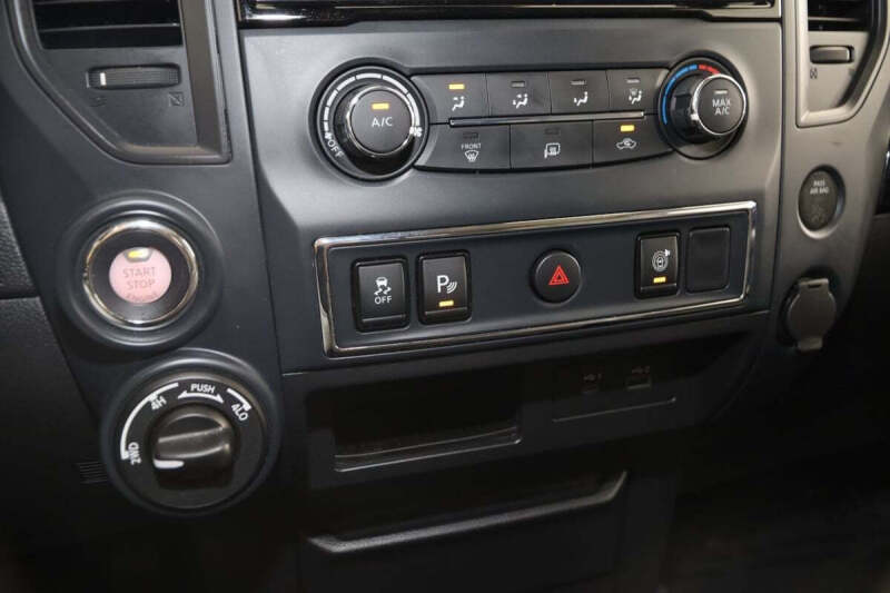 2023 Nissan Titan SV