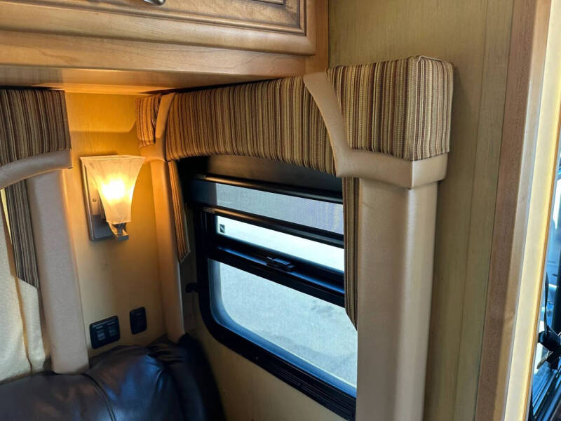 2014 Freightliner XCR Chassis