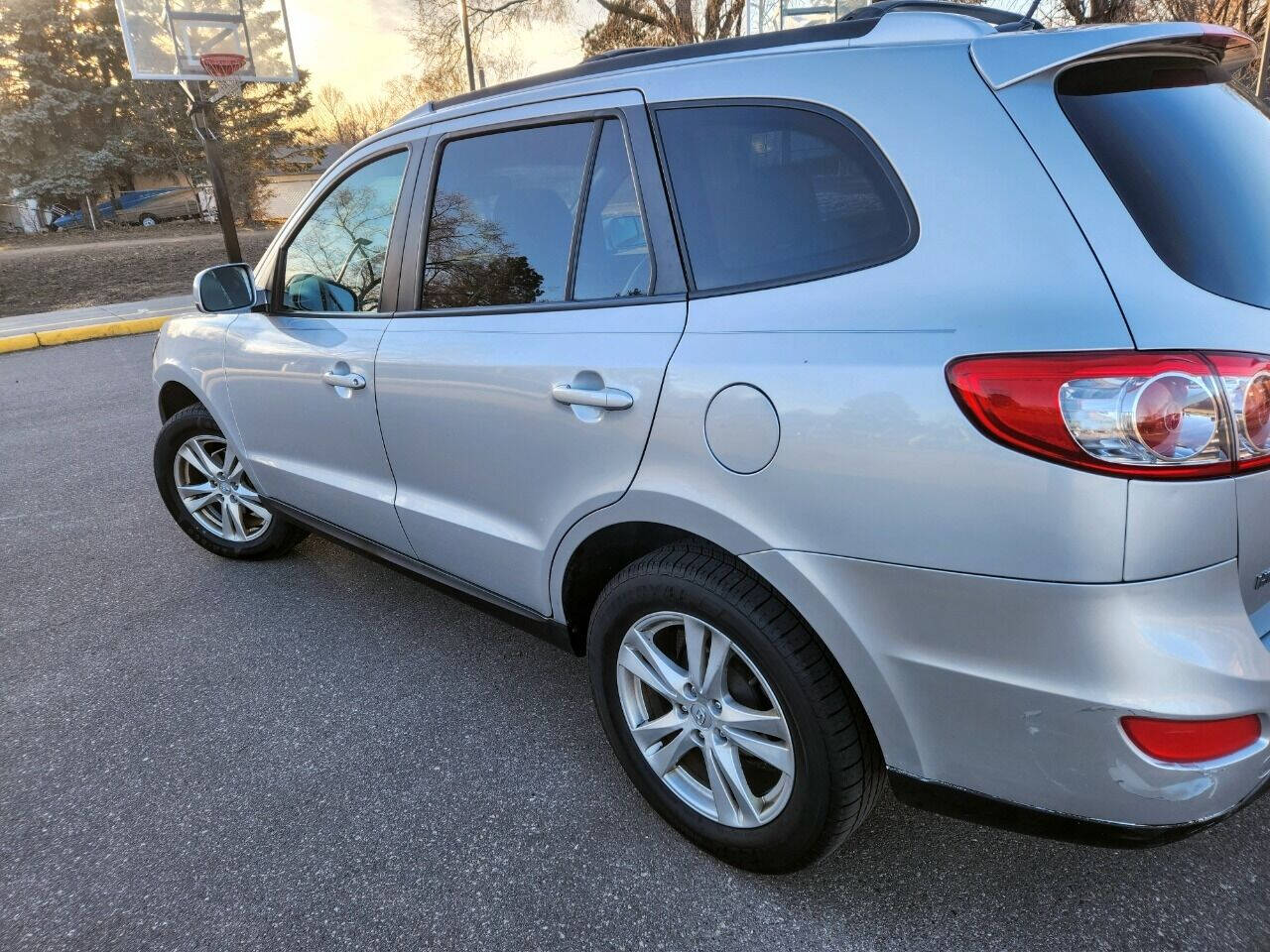 2011 Hyundai SANTA FE for sale at Xtra Mile Auto Sales LLC in Cambridge, MN