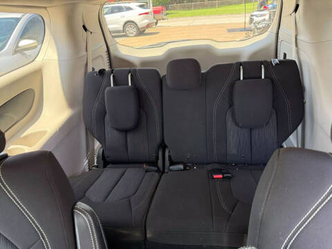 2020 Chrysler Voyager LX