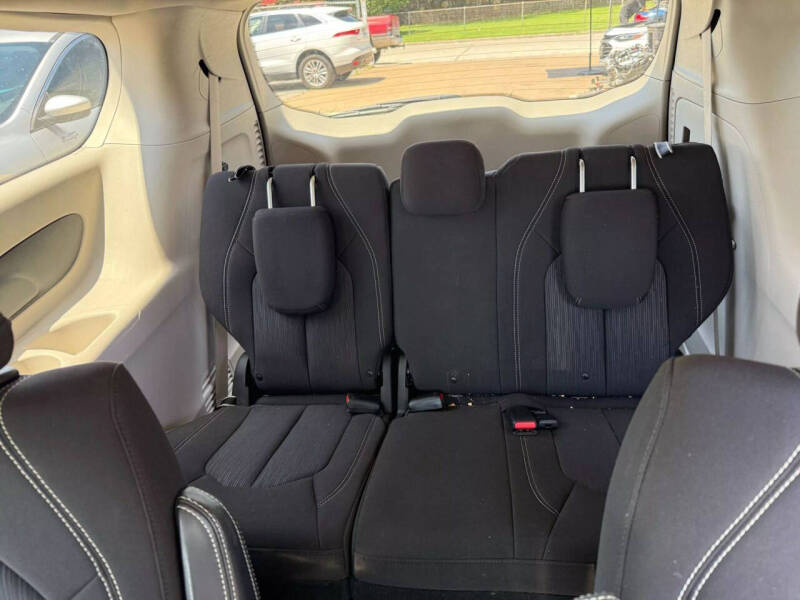 2020 Chrysler Voyager LX