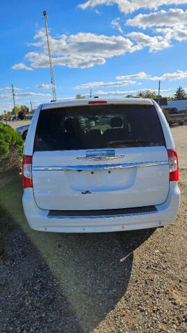 2016 Chrysler Town and Country Touring-L