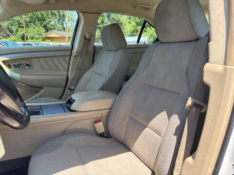 2017 Ford Taurus SEL